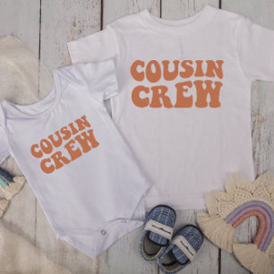 Camiseta De Bebé Tripulación de primos Familia marrón