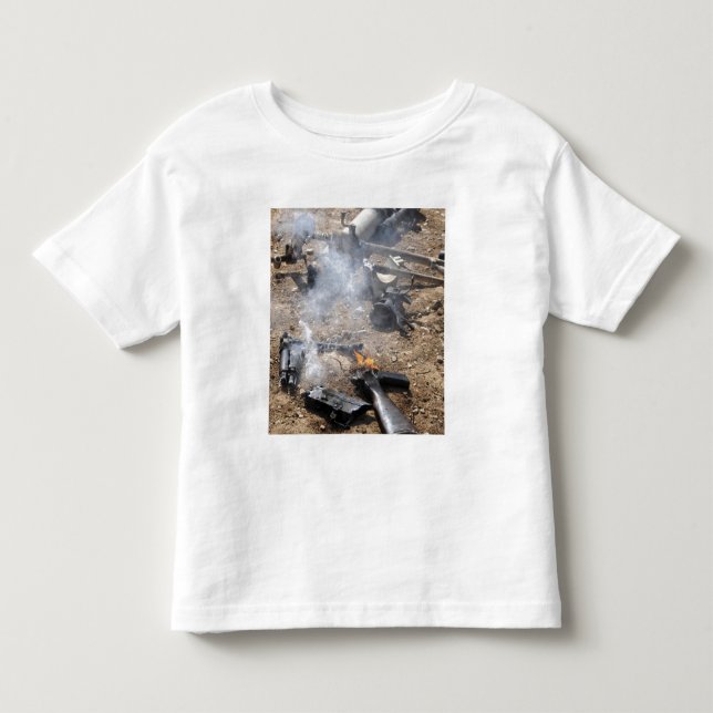 Camiseta De Bebé Trozos de armas enemigas preparadas para enfriarse (Anverso)
