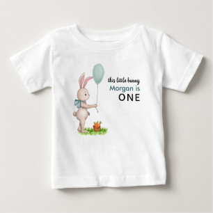 Camiseta De Bebé Un conejo es un globo de conejo lindo, primer cump