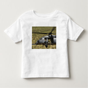 Camiseta De Bebé Un HH-60 Pave Hawk vuela sobre el desierto