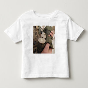 Camiseta De Bebé Un infante de marina acuna puñados de granadas de