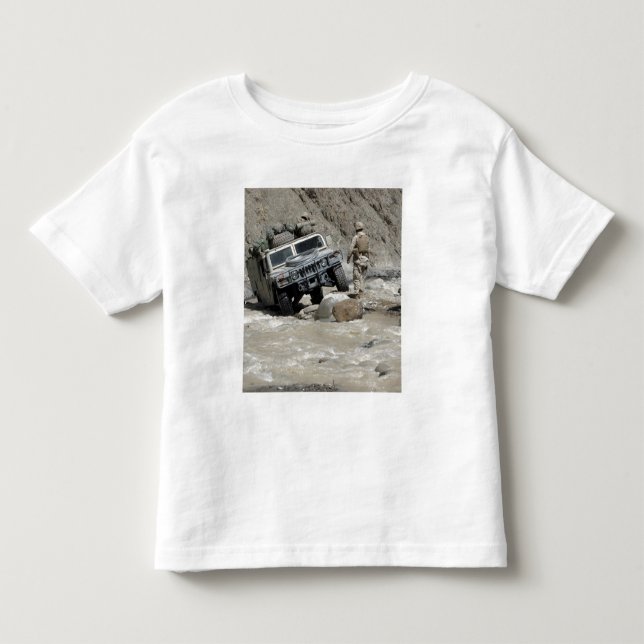 Camiseta De Bebé Un marine estadounidense guía al conductor de una  (Anverso)
