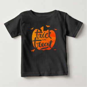 Camiseta De Bebé Un niño pequeño de Halloween con calabaza de truco