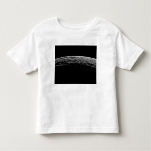 Camiseta De Bebé Un paisaje irreal de la luna de Saturno