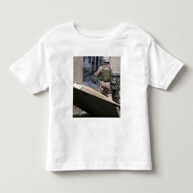 Camiseta De Bebé Un policía militar usa una ronda rota (Anverso)