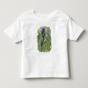 Camiseta De Bebé Un prado de montaña de flores silvestres que inclu