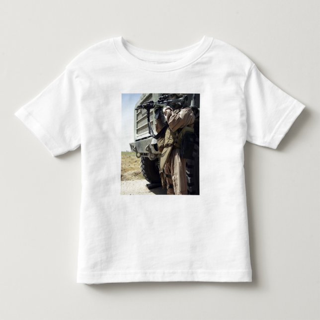 Camiseta De Bebé Un soldado proporciona seguridad a los marines (Anverso)