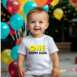 Camiseta De Bebé Un tipo feliz primer cumpleaños sonrisa amarilla<br><div class="desc">¡Siempre agregamos nuevos diseños semanalmente!</div>