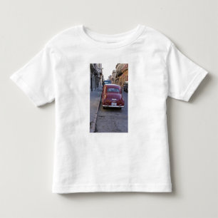 Camiseta De Bebé Un viejo y clásico coche peugeot aparcado en una 