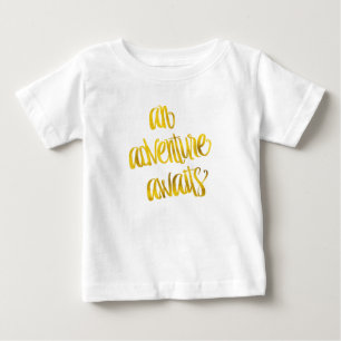 Camiseta De Bebé Una aventura aguarda citas del Relieve metalizado