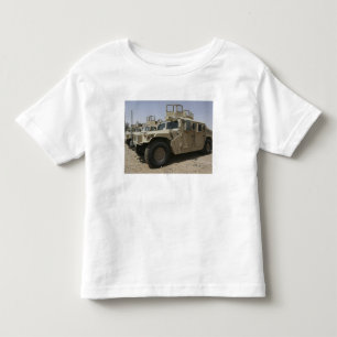 Camiseta De Bebé Una fila de humvees de los militares Polic del