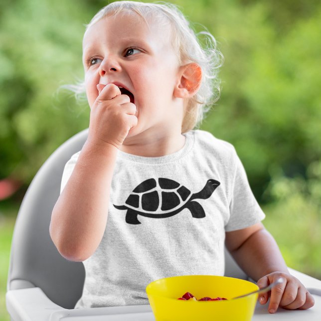 Camiseta De Bebé Vector de tortuga negra (Baby happily eating with tortise design tshirt)