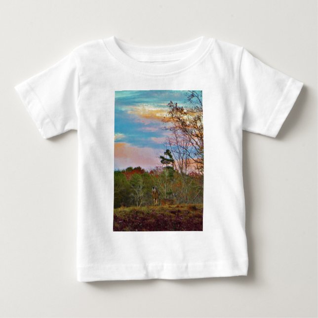 Camiseta De Bebé Venado con un cielo azul rosado (Anverso)