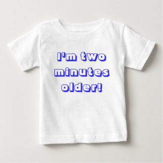 Camiseta De Bebé Viejo gemelo... ¡tengo dos minutos de edad!