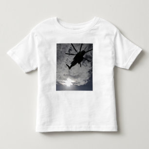 Camiseta De Bebé Vista de ángulo bajo de un CH-53E