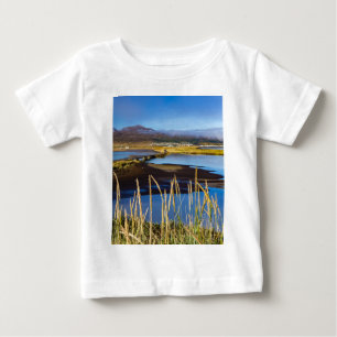 Camiseta De Bebé Vista sobre Saudarkrokur y Skagafjordur, Islandia