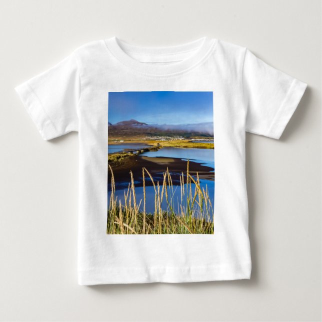 Camiseta De Bebé Vista sobre Saudarkrokur y Skagafjordur, Islandia (Anverso)