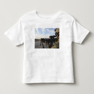 Camiseta De Bebé Vistas de un soldado adentro a encender en una