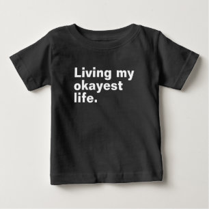 Camiseta De Bebé Viviendo mi vida más cómoda. diseño de textos bási