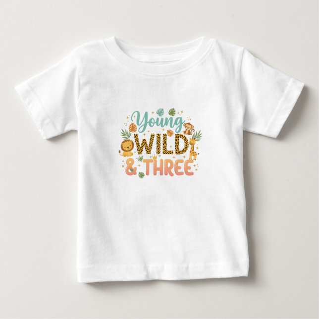 Camiseta De Bebé Young Wild & Three - Safari Birthday (Anverso)