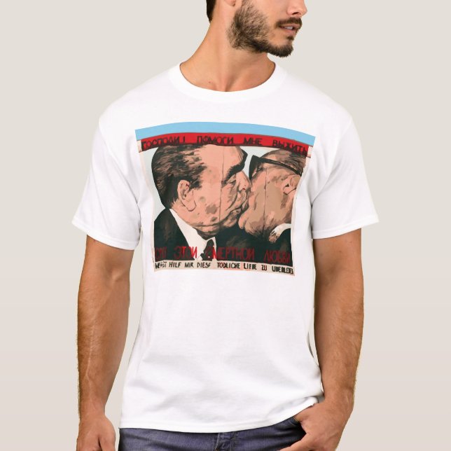 CAMISETA DE BESO FRATERNO (Anverso)