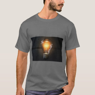 Camiseta de bombilla de idea brillante