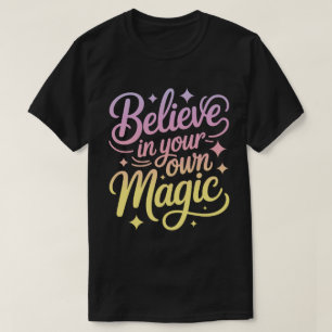 Camiseta de caligrafía 'Cree en tu propia magia'