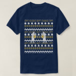 Camiseta de Chanukah/Hanukkah "suéter feo" masculi<br><div class="desc">Camiseta de Chanukah/Hanukkah,  "suéter feo" para hombres. Judah Maccabee está bonito feliz con su hallazgo de petróleo... ¡hace para una celebración muy feliz! Elija entre una variedad de estilos,  colores y tamaños diferentes. Gracias por detenerse y ir de compras. Muy apreciado. ¡Feliz Chanukah/Hanukkah!</div>