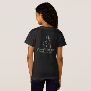 Camiseta de Chicas AAOH con letras plateadas
