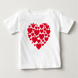 Camiseta de corazones rojos