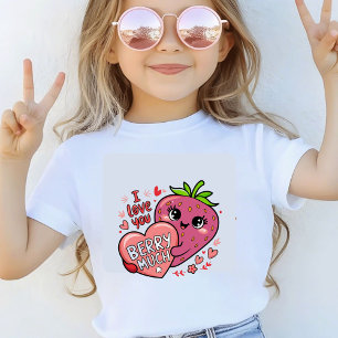 Camiseta de corazones rosados con gráfico de fresa