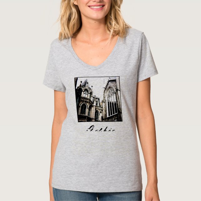 Camiseta de cuello V para damas "góticas" (Anverso)