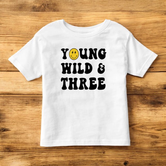 Camiseta de cumpleaños 3 años Young Wild and Three (Subido por el creador)