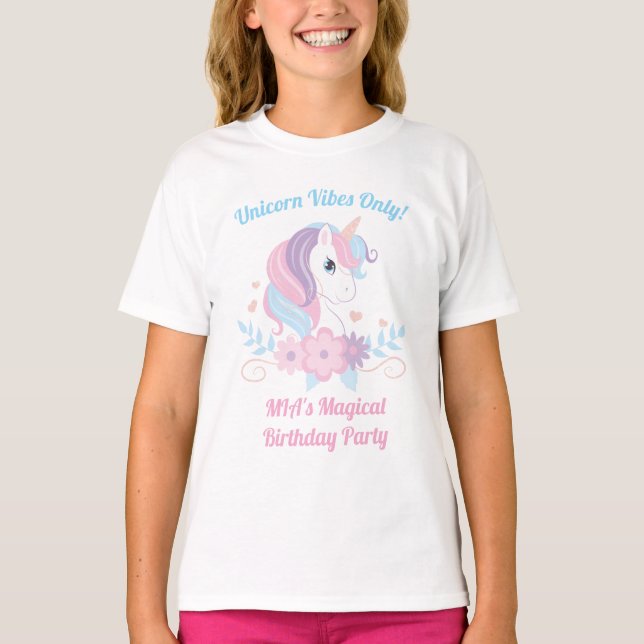 Camiseta de cumpleaños arcoíris de unicornio | Nom (Anverso)