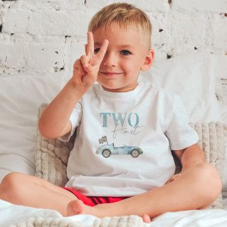 Camiseta de cumpleaños del coche de carreras azul 