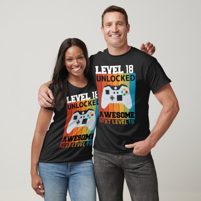 Camiseta de cumpleaños desbloqueada de nivel 18 (Unisexo)