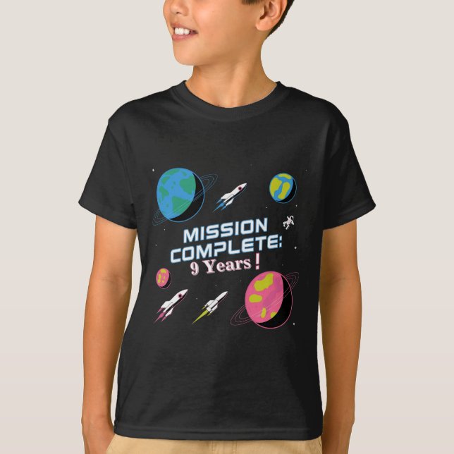Camiseta de cumpleaños Guay completa de la misión (Anverso)