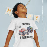 Camiseta de cumpleaños monstruos para niños<br><div class="desc">¡Revisa la diversión con nuestra camiseta de cumpleaños personalizada Kids Monster Car Trucks! El nombre y la edad de su hijo se mostrarán orgullosamente junto con adorables y vibrantes camiones de autos monstruo, banderas y vasos dorados. Esta es la camiseta de cumpleaños de cualquier joven amante de los autos. Así...</div>