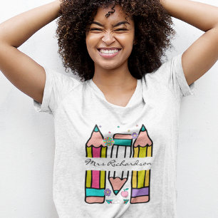 Camiseta de dibujos animados con lápiz y nombre de