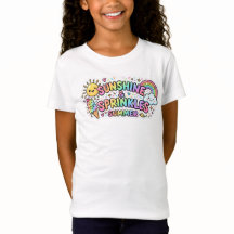Camiseta de diseño de verano de niña pequeña linda