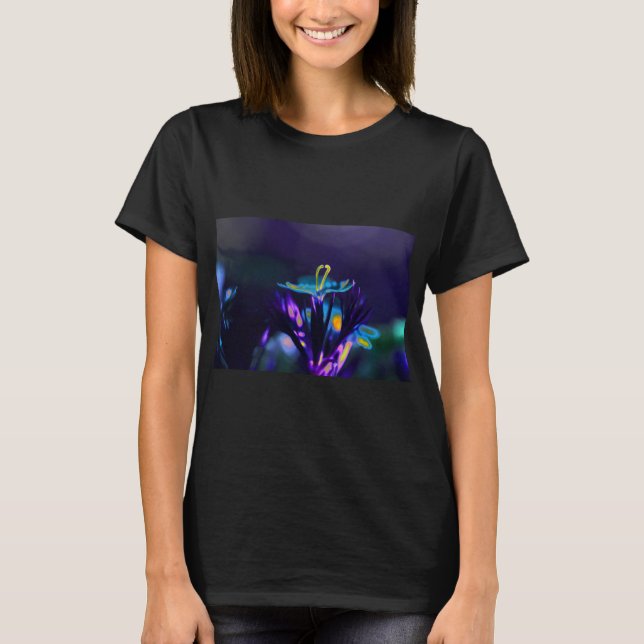 Camiseta de diseño floral brillante (Anverso)