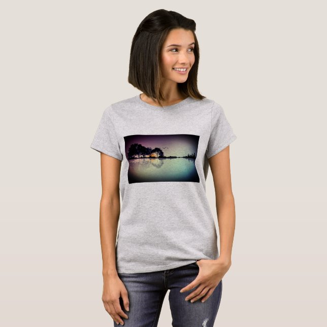 Camiseta de encargo de la reflexión del agua de la (Anverso completo)