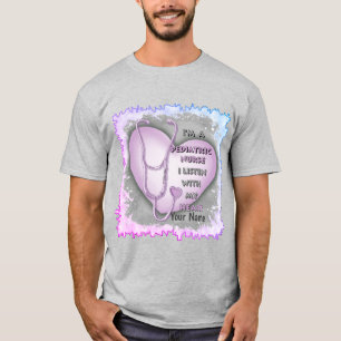 Camiseta de enfermera pediátrica de corazón morado