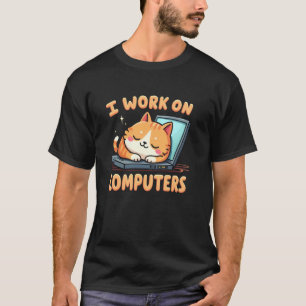 Camiseta de gato divertida trabajo en computadoras
