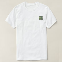 Camiseta de impresión en pecho en movimiento