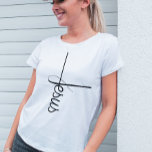 Camiseta de Jesús de la Cruz de la Caligrafía<br><div class="desc">Eleva tu moda inspirada en la fe con nuestra camiseta Jesús, una armoniosa mezcla de caligrafía elegante y tipografía minimalista. Esta camisa diseñada con buen gusto trasciende la mera ropa; se convierte en una expresión viable de tu devoción y reverencia. **Características principales:** 1. **Caligrafía elegante:** Nuestra camiseta Jesús muestra el...</div>