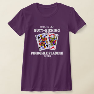 Camiseta de jugar al Pinochle dando patadas en el 