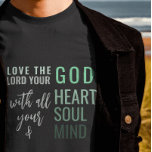 Camiseta de la Escritura Cristiana<br><div class="desc">Camiseta cristiana con cita de Mateo 22:37 "Ama al Señor Tu Dios con todo tu corazón y con todo tu alma y con toda tu mente" en caligrafía mixta y tipografía minimalista. Este diseño moderno y moderno es la declaración perfecta de regalo y moda. #cristiano #religión #Escrituras #fe #Bible #jesus...</div>