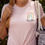 Camiseta de la hermana mayor del Boho moderno Rain<br><div class="desc">Esta camiseta totalmente editable de Big Sister tiene un moderno arco iris dibujado a mano bohemio. Esta camiseta de estilo clásico es el regalo perfecto para cualquier Hermana Grande o futura Hermana Grande. O simplemente puedes mostrar a todos que eres una orgullosa Gran Hermana! La frase "Gran Hermana" es totalmente...</div>
