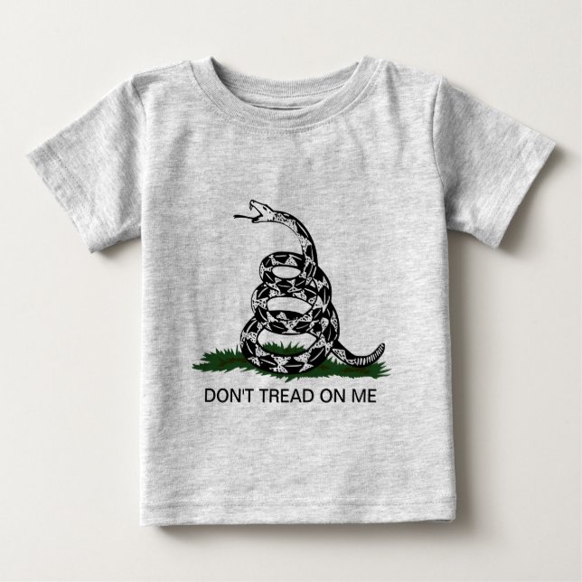 CAMISETA DE LA HERRAMIENTA: BANDERA REVOLUCIONARIA (Anverso)